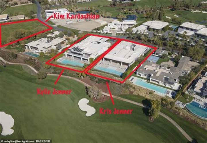 Does Kris Jenner have a house in Palm Springs?