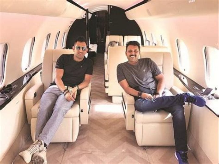 Does MS Dhoni have private jet?