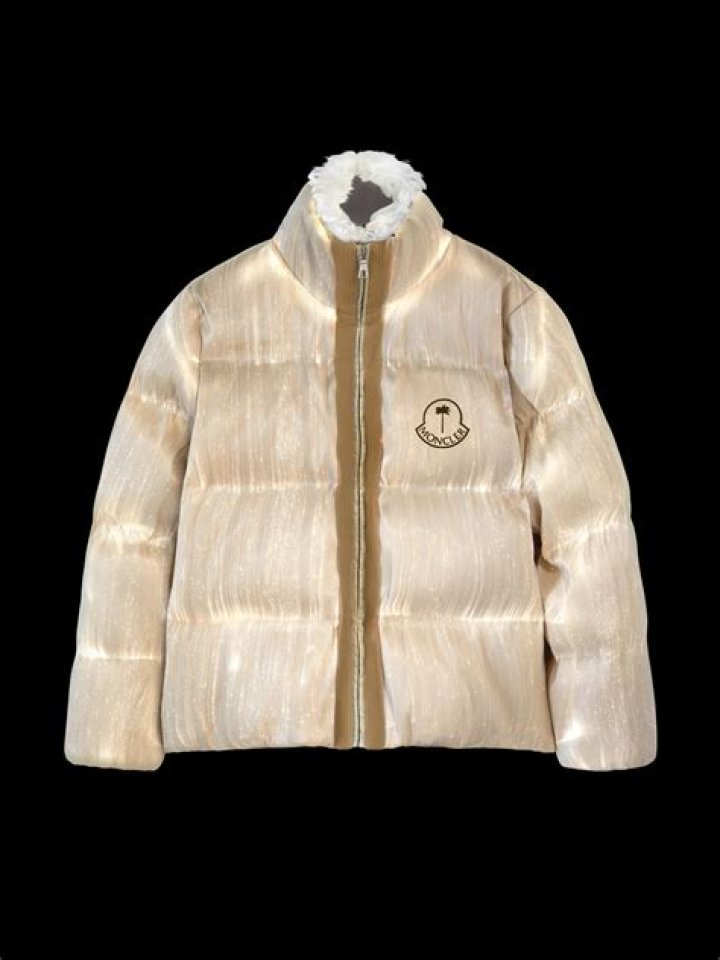 Does Palm Angels jacket fit true to size?