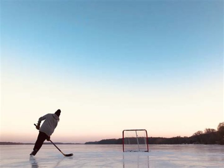 Does pond hockey ruin your skates?