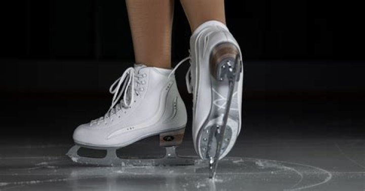Does Pond ice dull skates?