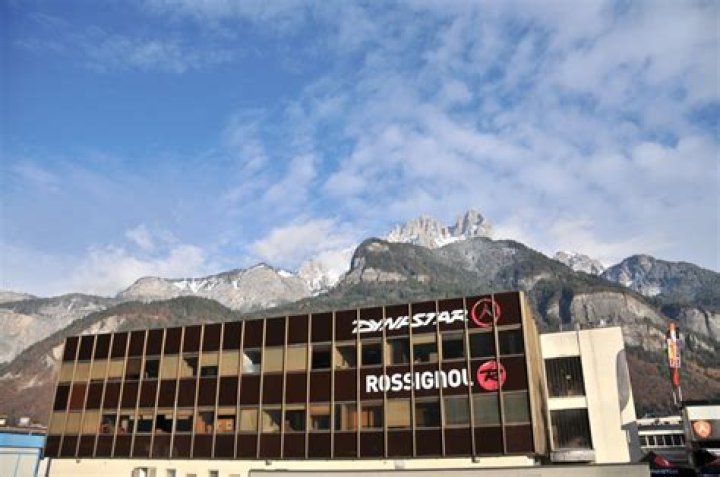 Does Rossignol own Dynastar?