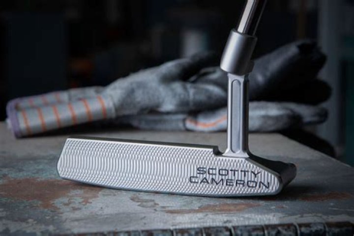 Does Scotty Cameron make arm lock putter?