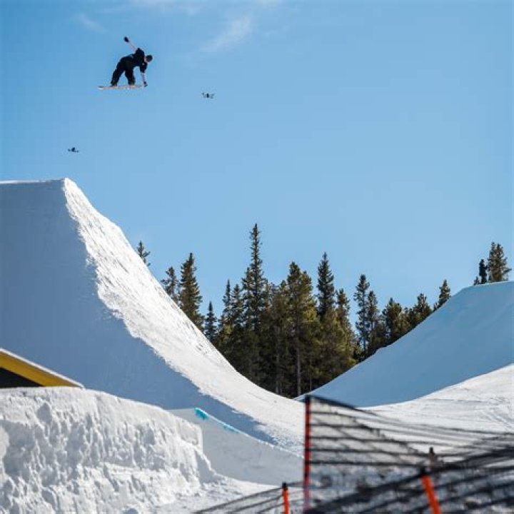 Does Shaun White ski?