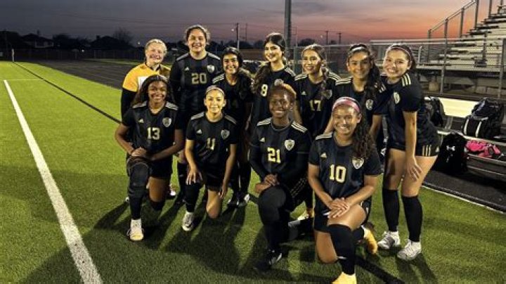 Does SMU have a soccer team?
