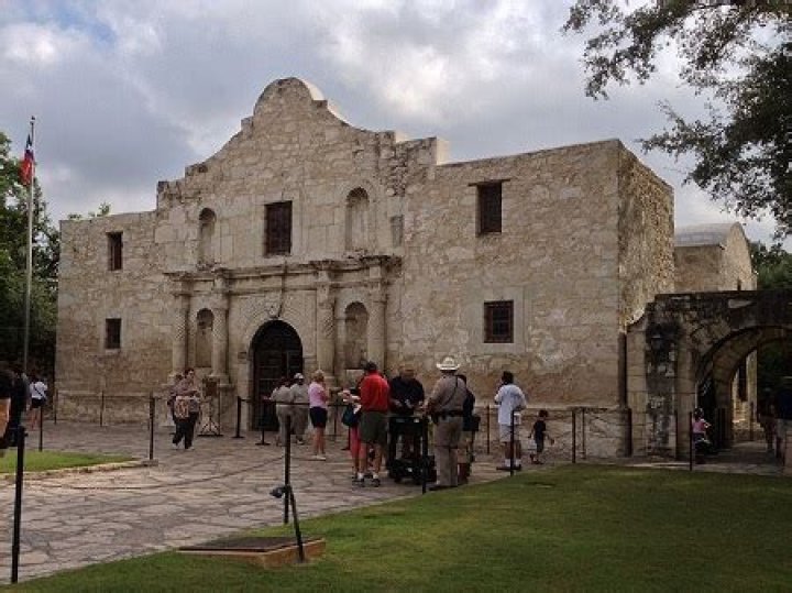 Does the Alamo still exist?