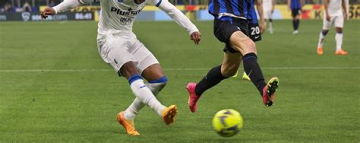 Does the ball have to cross the goal line in football?