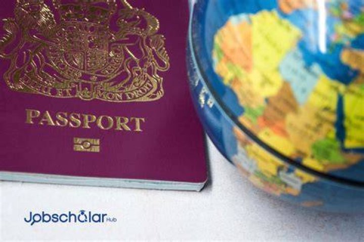 Does UK allow dual citizenship?