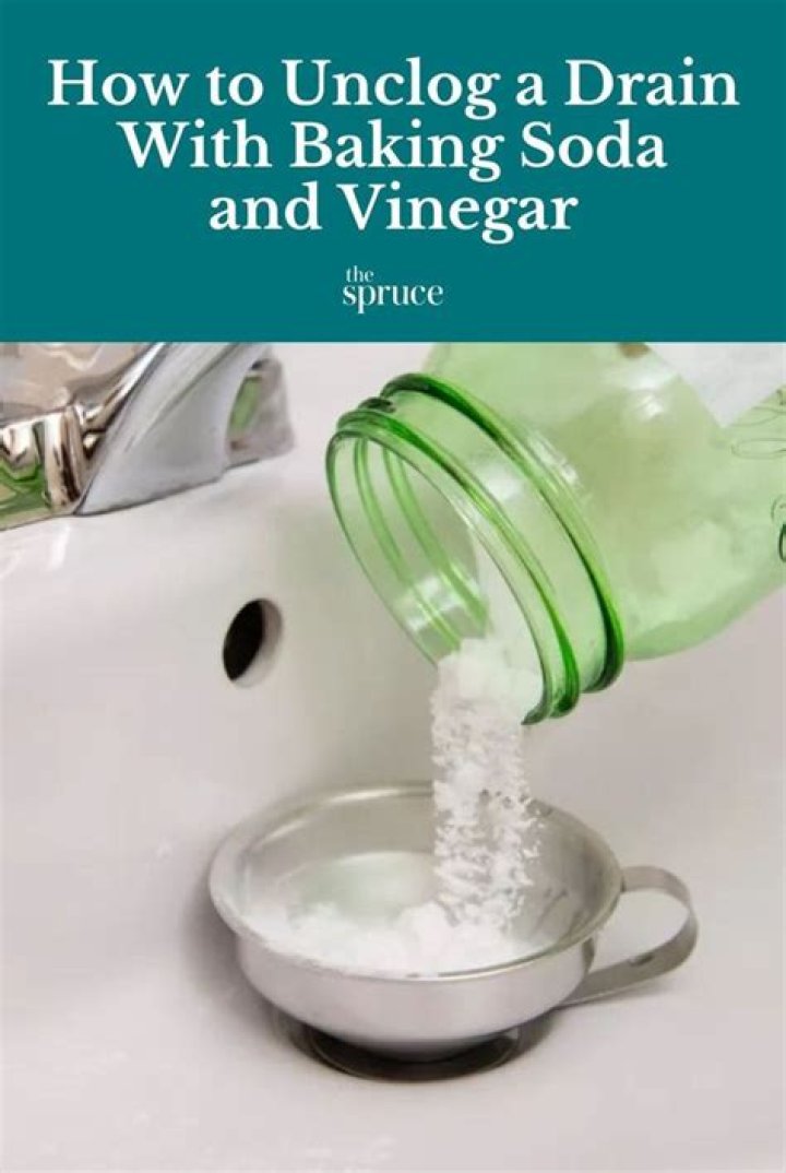 Does vinegar unclog drains?