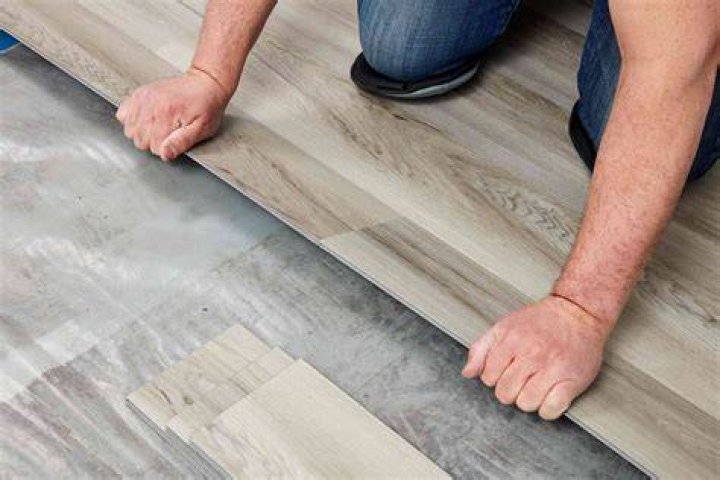Does vinyl floors scratch easily?
