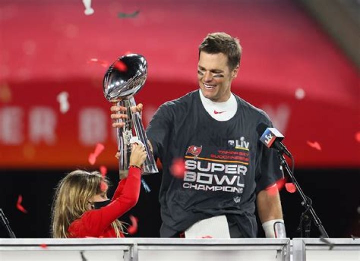 Has Tom Brady won 2 Super Bowls in a row?