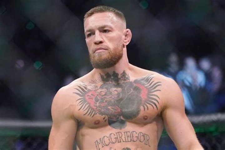 How big are Conor McGregor's hands?