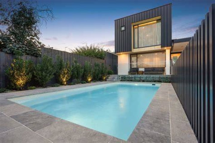 How close to the boundary can I build a swimming pool?