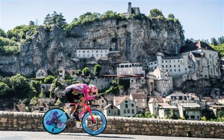 How do bikers pee in Tour de France?