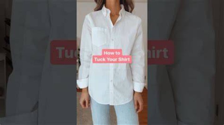 How do girls tuck in shirts?