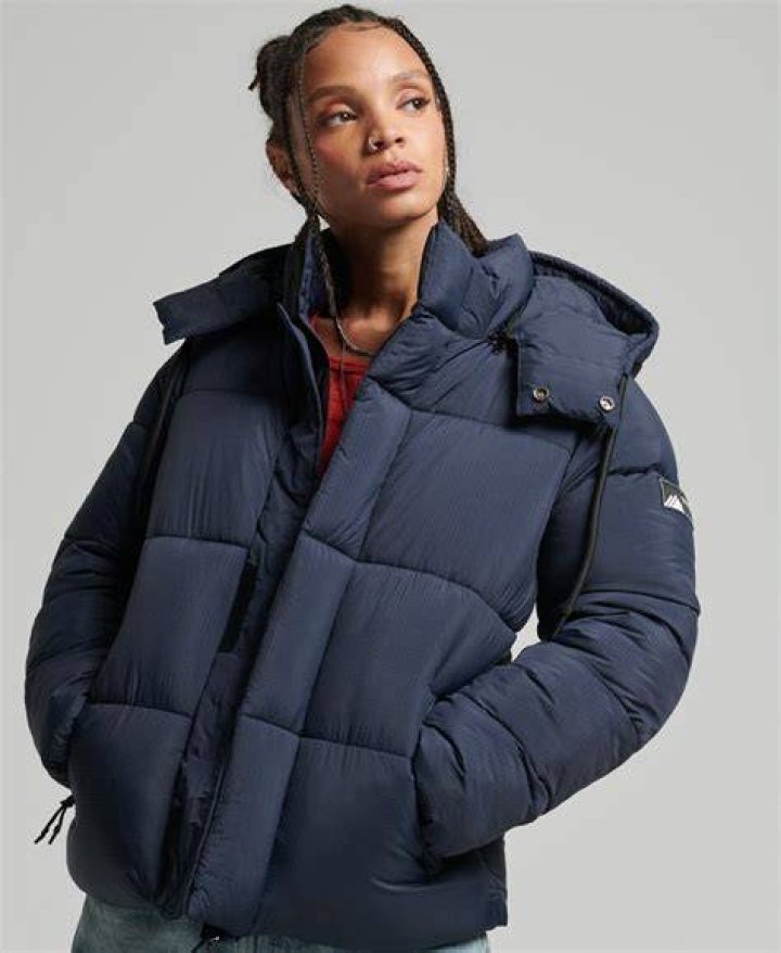 How do I look thinner in a puffer jacket?