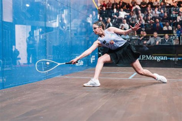 How do you become a professional squash player?