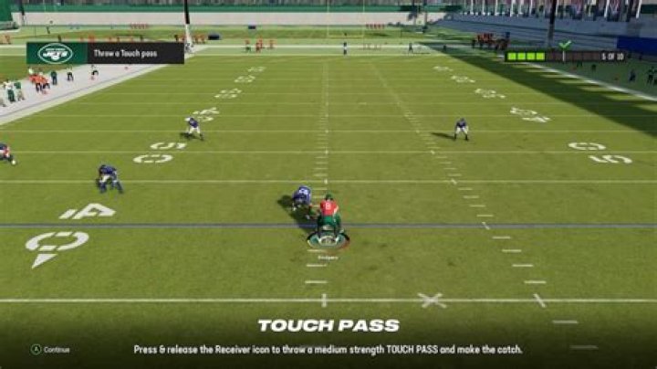 How do you do a low pass in Madden 22?