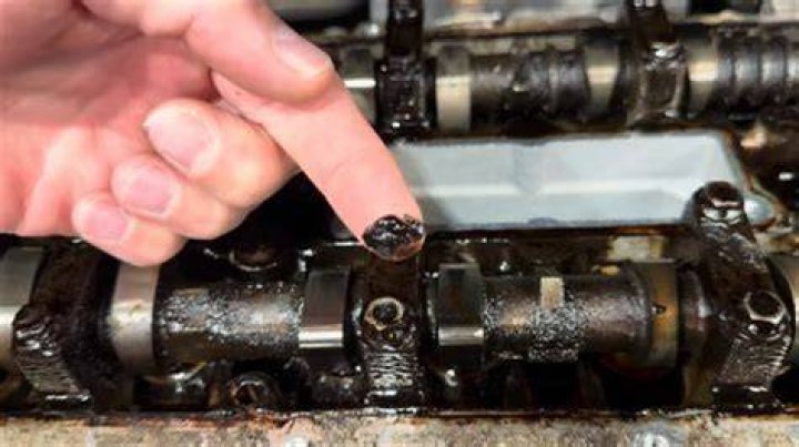 How do you know if your engine has sludge?