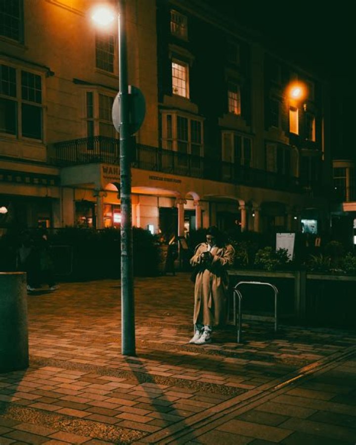 How do you take night street photography?
