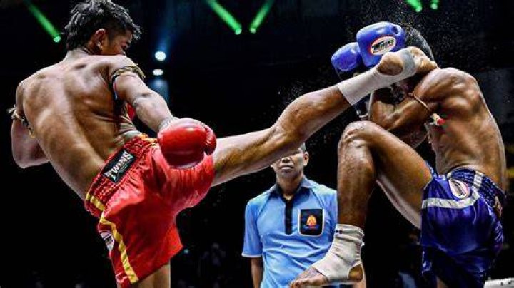 How is Muay Thai scored?