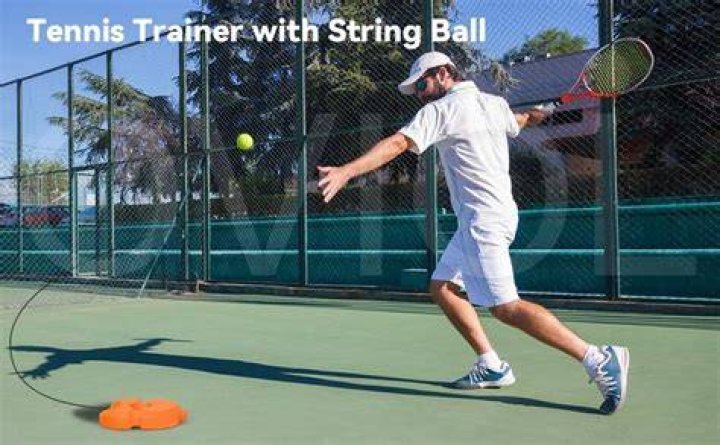How long do professional tennis players practice a day?