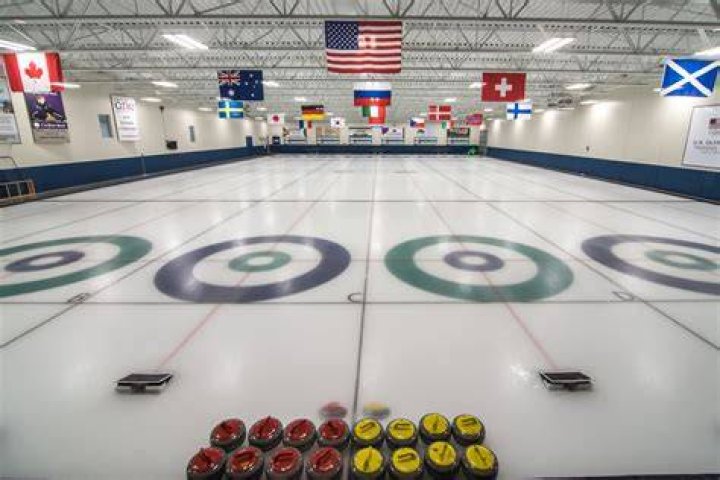 How many curling clubs are in Saskatchewan?