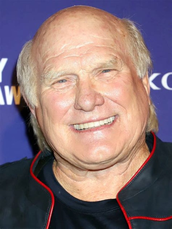 How many dogs does Terry Bradshaw have?