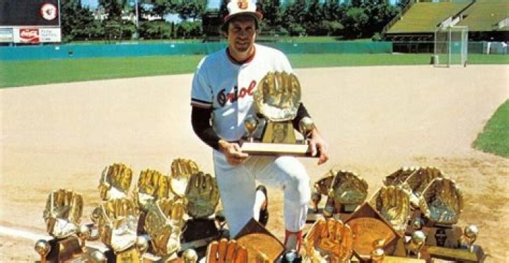 How many Gold Gloves did Brooks Robinson win?
