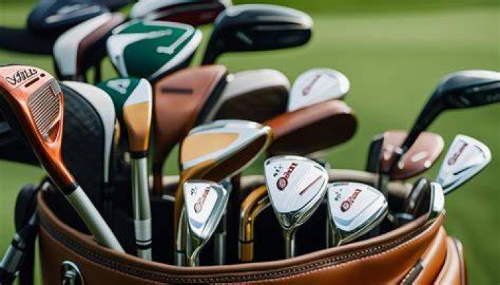 How many golf balls can a pro golfer have in his bag?