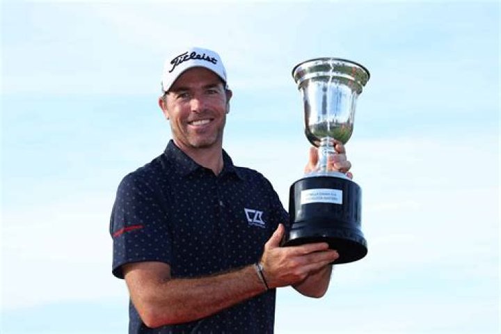 How many holes was the longest playoff in golf?