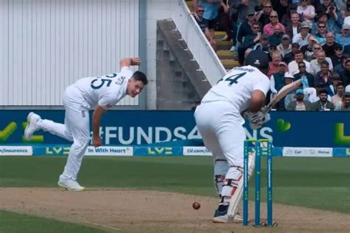 How many overs are in a Test match?