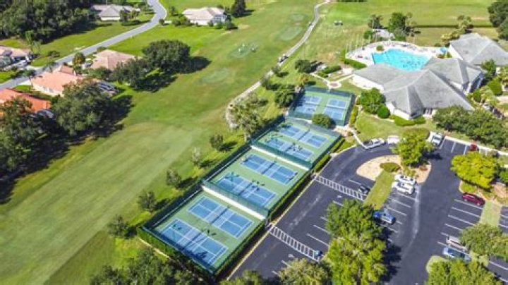 How many pickleball courts are at the Villages in Florida?