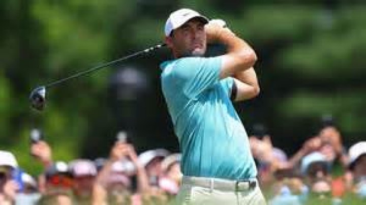 How many playoff holes are there in the PGA?