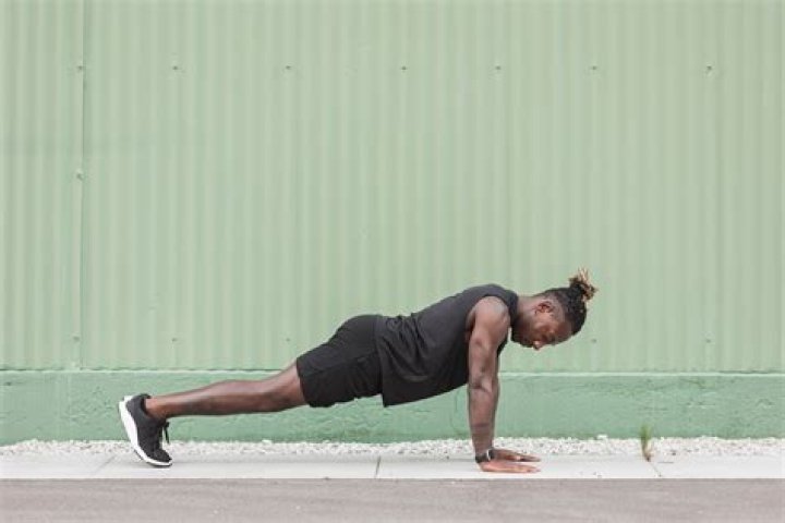 How many pushups can a woman do in the Marines?