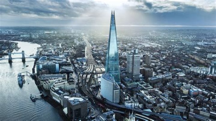 How many windows does the Shard have?