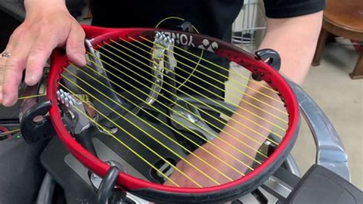How much do racket stringers make?