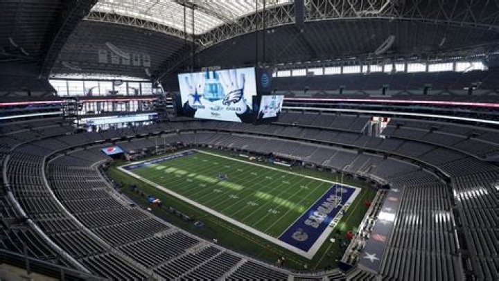How much does a beer cost at Dallas Cowboys stadium?