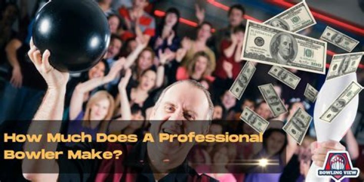 How much does a Pro bowler make a year?