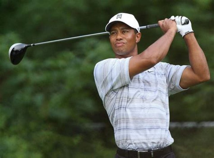 How much does Tiger Woods make from Nike?