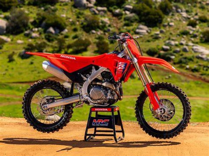 How much HP does a CRF450R have?