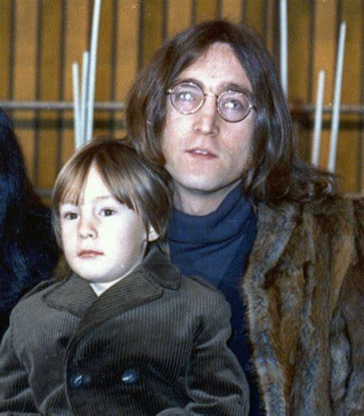 How much money did Yoko Ono give Julian Lennon?