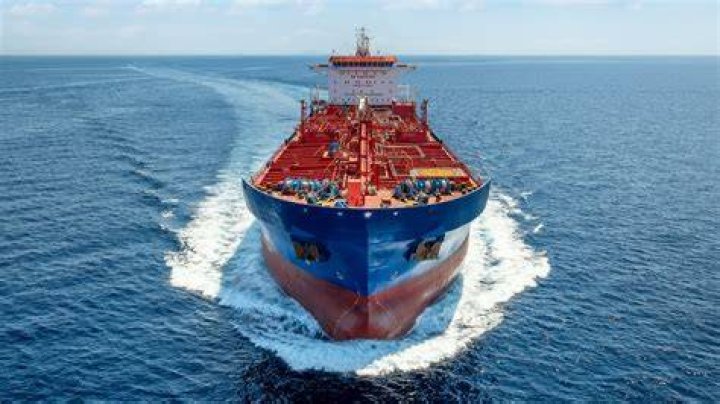 How much oil does a boat take?