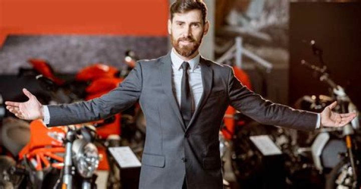 How much profit do motorcycle dealers make in India?