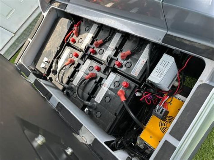 How much water do I put in my golf cart batteries?
