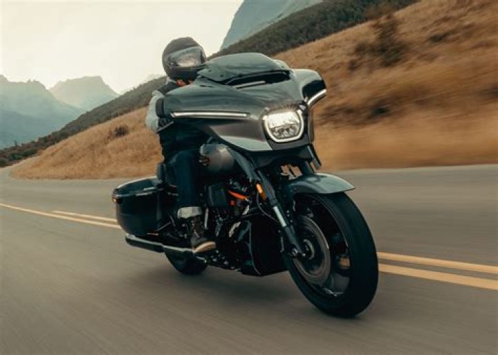 Is a Street Glide a Road King?