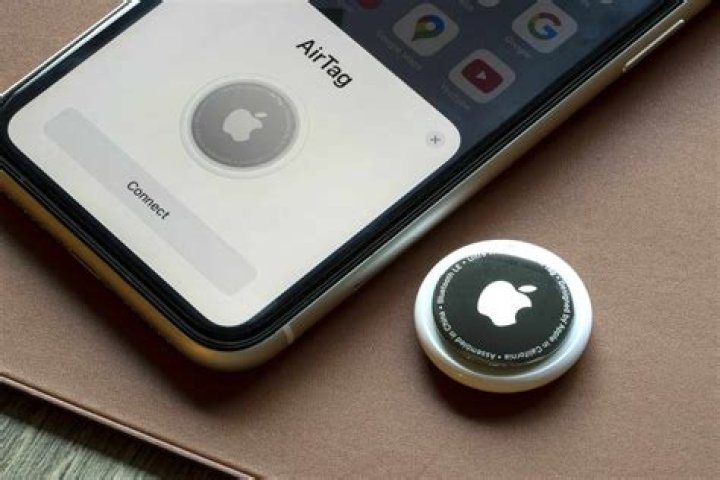 Is AirTag compatible with iPad?