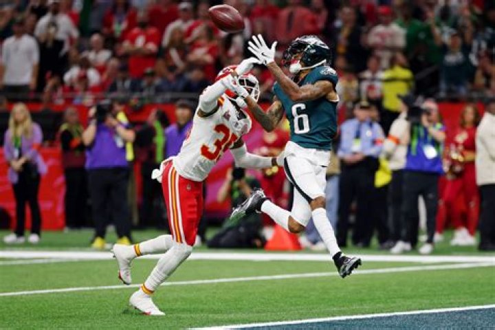 Is anyone undefeated in the NFL?