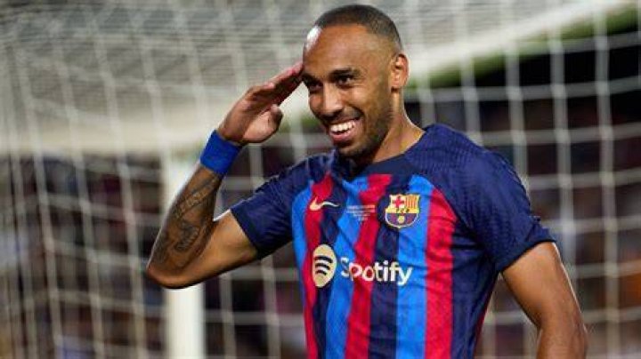 Is aubameyang in Barcelona on FIFA 22?