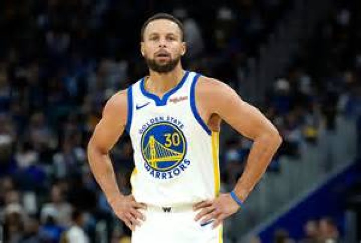 Is Curry left-handed?